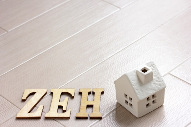 住宅とZEHの文字