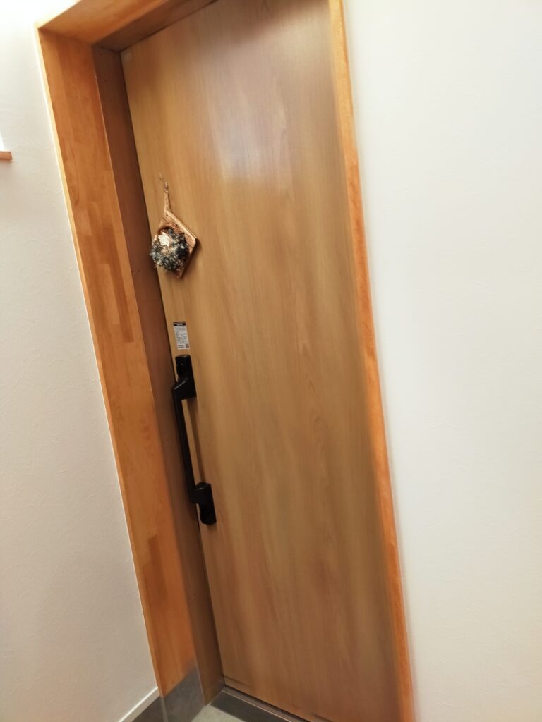 スライド式の玄関ドア